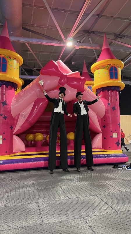 Organisation d’une fête communautaire au Palais de la Méditerranée : structures gonflables et animations pour toute la famille